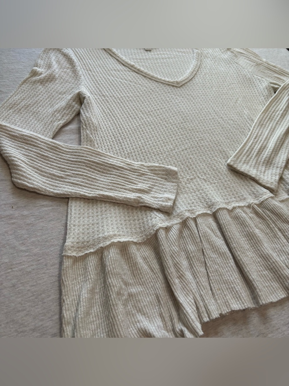 Eri + Ali Anthropologie Cream Waffle Knit V-Neck Peplum Sweater Top M